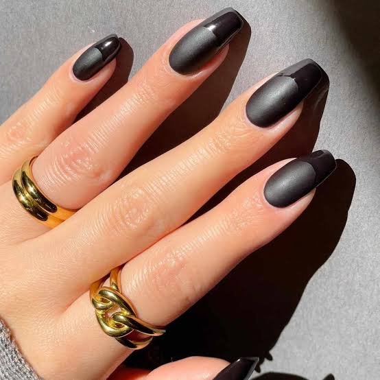 Square Nails with Matte and Glossy Black Accents — Trendy Nails for Black Dress