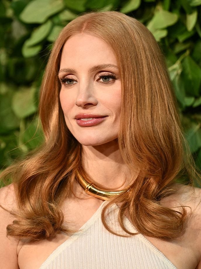 Collarbone Length Wavy Hair With Natural Copper Gloss Collarbone Length Wavy Hair With Natural Copper Gloss — Trendy Natural Red Hair