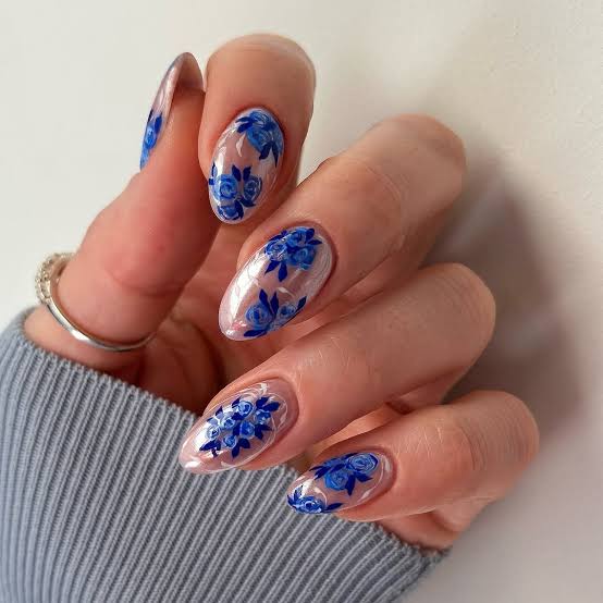 Medium Oval Nails with Blue Floral Art Medium Oval Nails with Blue Floral Art — Trendy Navy Nails