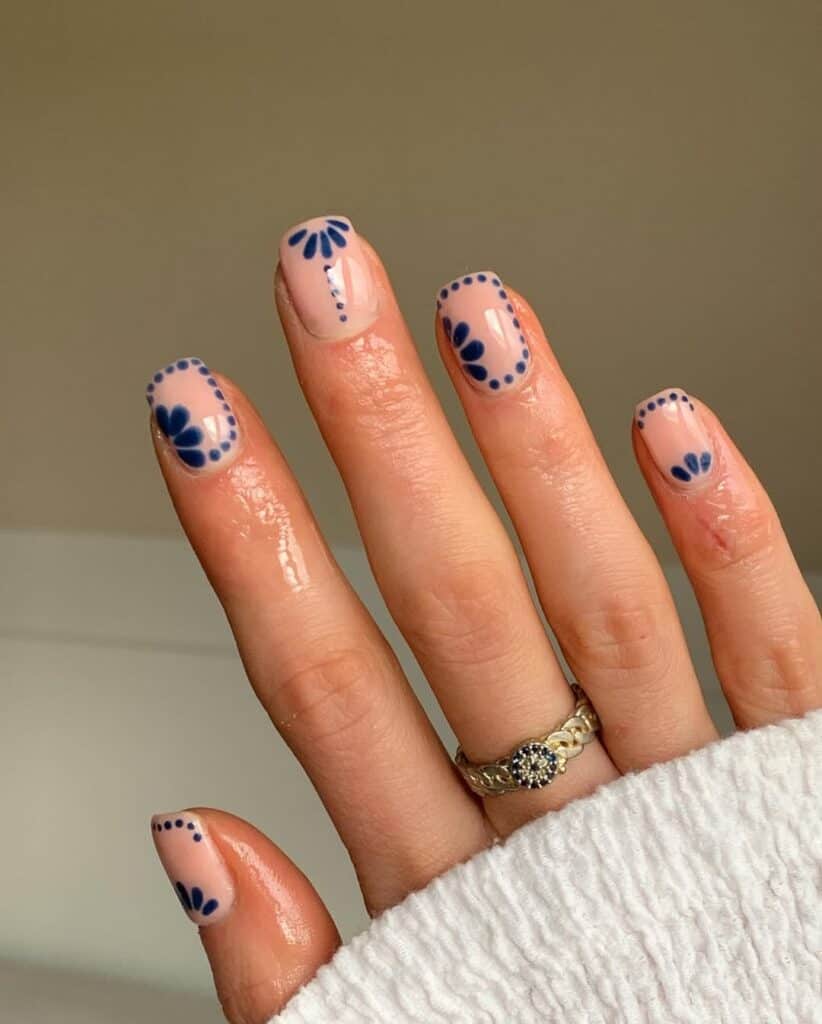 Short Oval Nails with Navy Floral Dots Short Oval Nails with Navy Floral Dots — Trendy Navy Nails