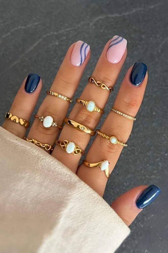 Medium Oval Nails in Deep Glossy Navy Medium Oval Nails in Deep Glossy Navy — Trendy Navy Nails