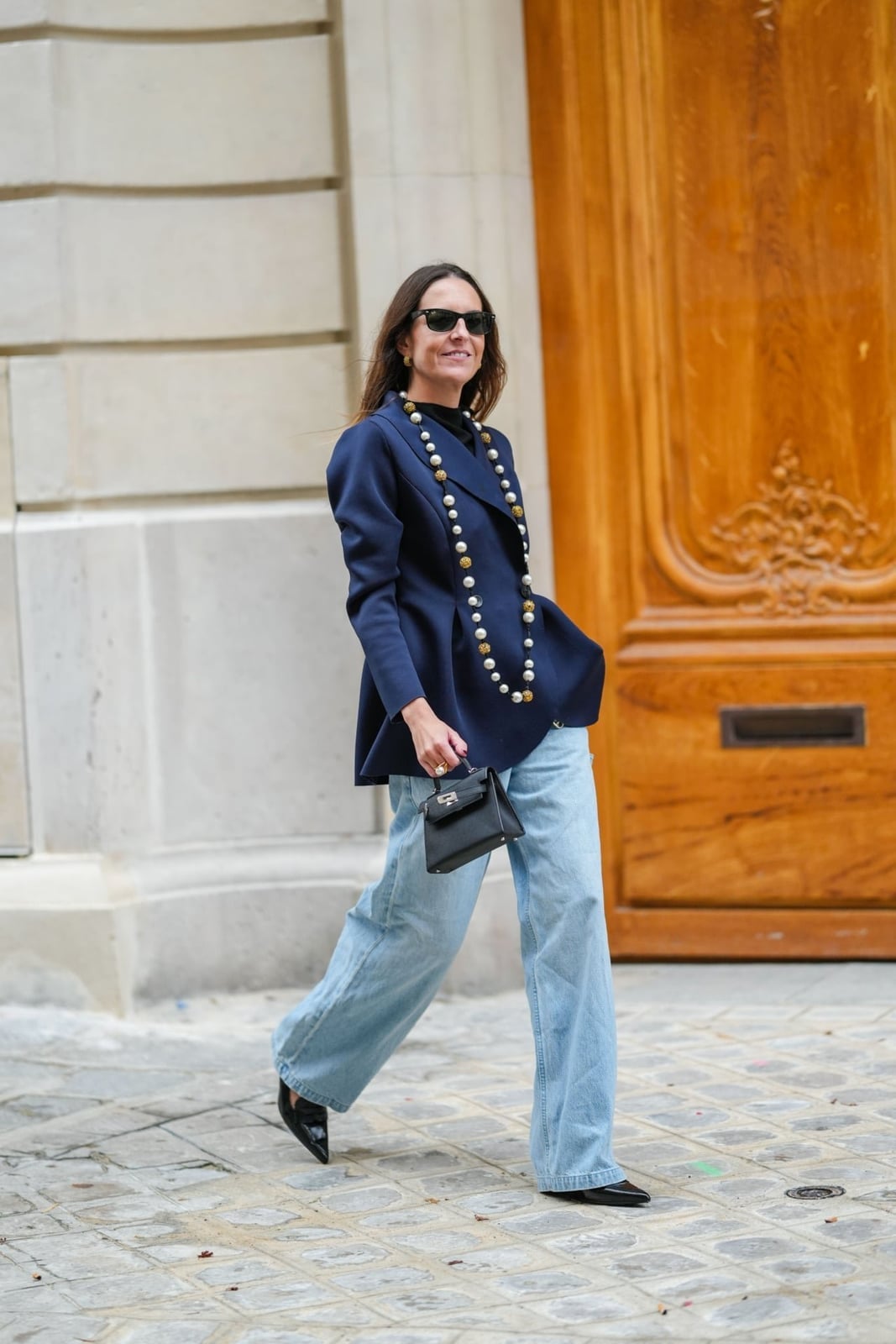 Navy Oversized Blazer with Wide-Leg Jeans — Trendy Night Outfits