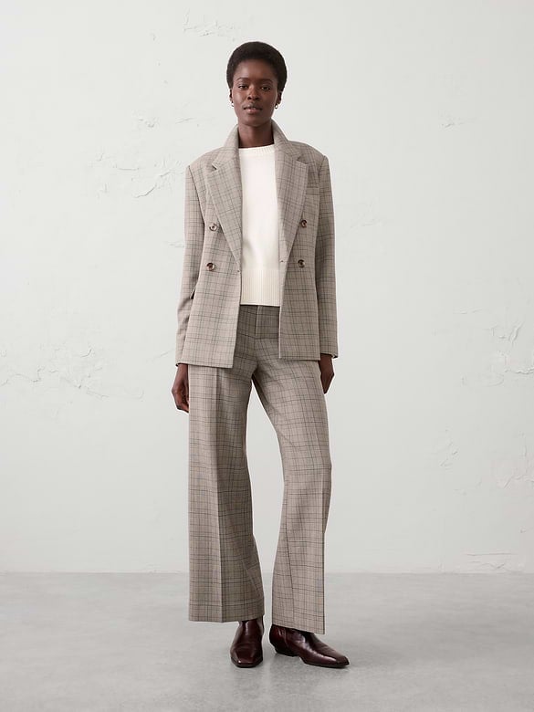 Grey Plaid Blazer with Cream Sweater and Loafers Grey Plaid Blazer with Cream Sweater and Loafers — Trendy Office Outfits