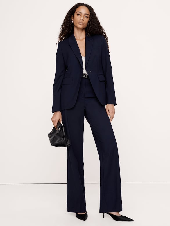 Navy Blazer with White Top and Wide-Leg Trousers Navy Blazer with White Top and Wide-Leg Trousers — Trendy Office Outfits
