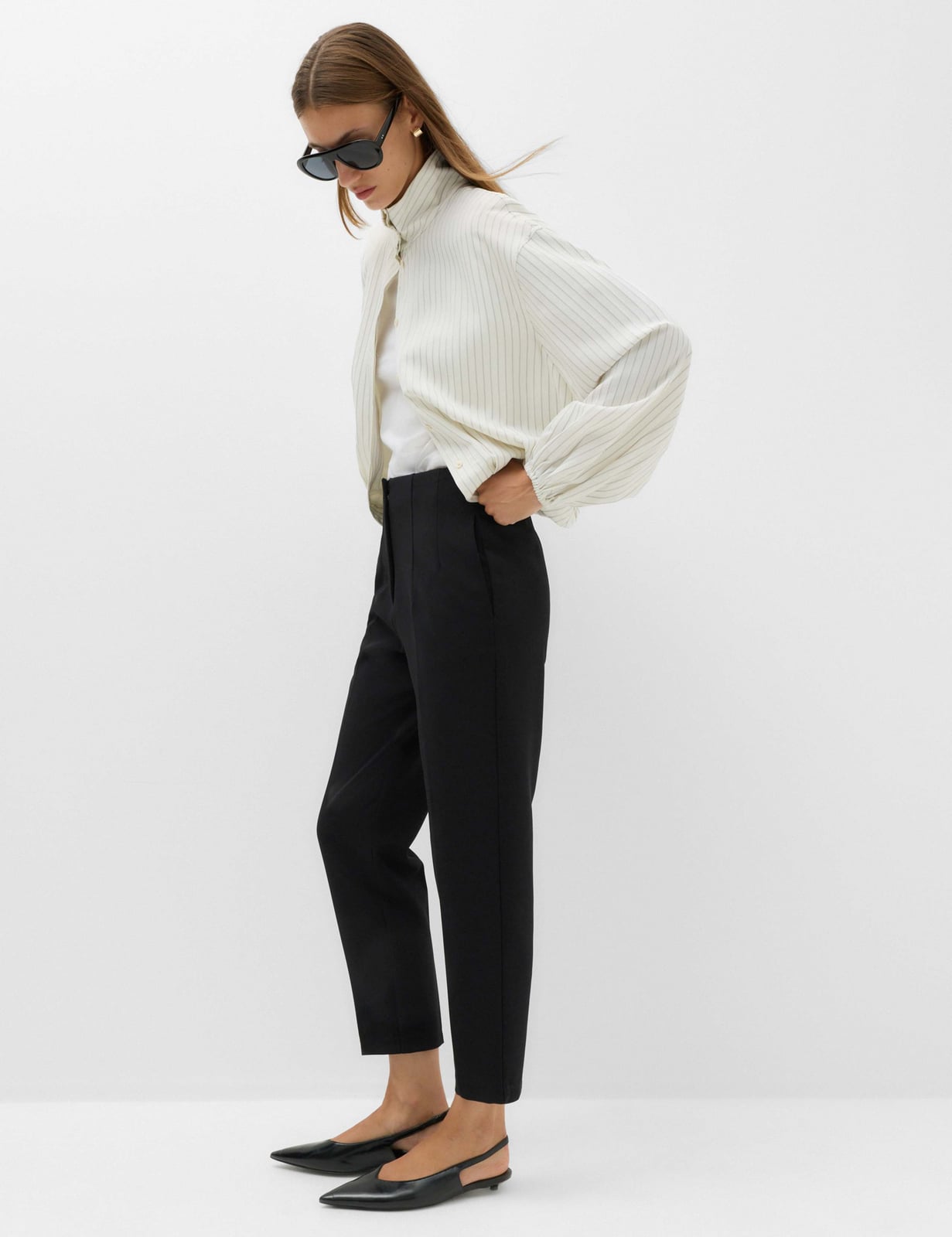 Balloon Sleeve Blouse with Black Relaxed Trousers Balloon Sleeve Blouse with Black Relaxed Trousers — Trendy Office Outfits