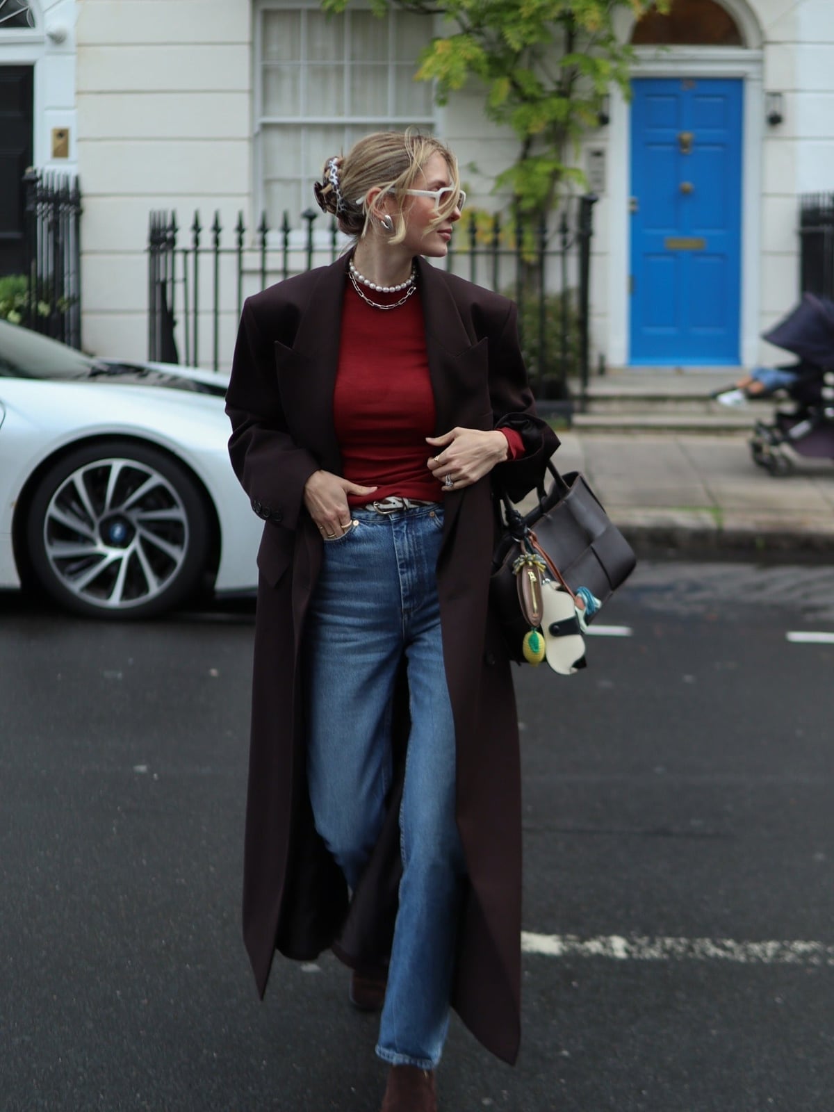 Oversized Dark Brown Coat Over Red Top and Jeans Oversized Dark Brown Coat Over Red Top and Jeans — Trendy Office Outfits