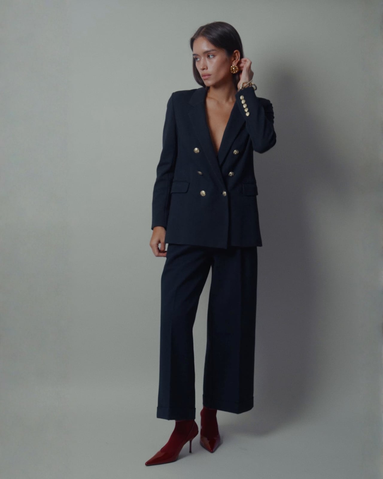 Navy Double-Breasted Blazer with Gold Buttons Navy Double-Breasted Blazer with Gold Buttons — Trendy Office Outfits