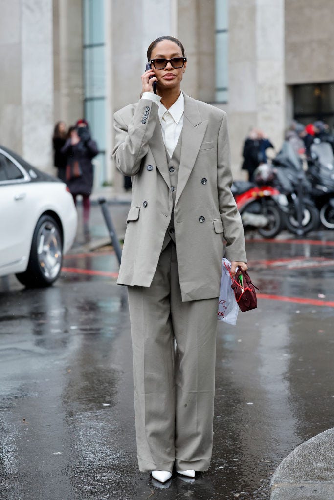 Striped Shirt with Deep V-Neckline and Trousers, Close-Up Take Striped Shirt with Deep V-Neckline and Trousers, Close-Up Take — Trendy Office Siren Outfits