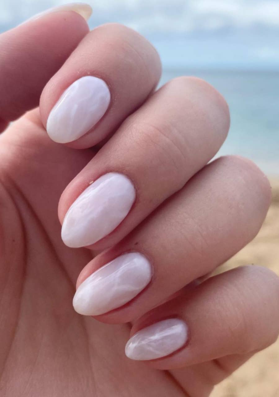 Marble Effect Short Almond Nails Marble Effect Short Almond Nails — Trendy Old Money Nails