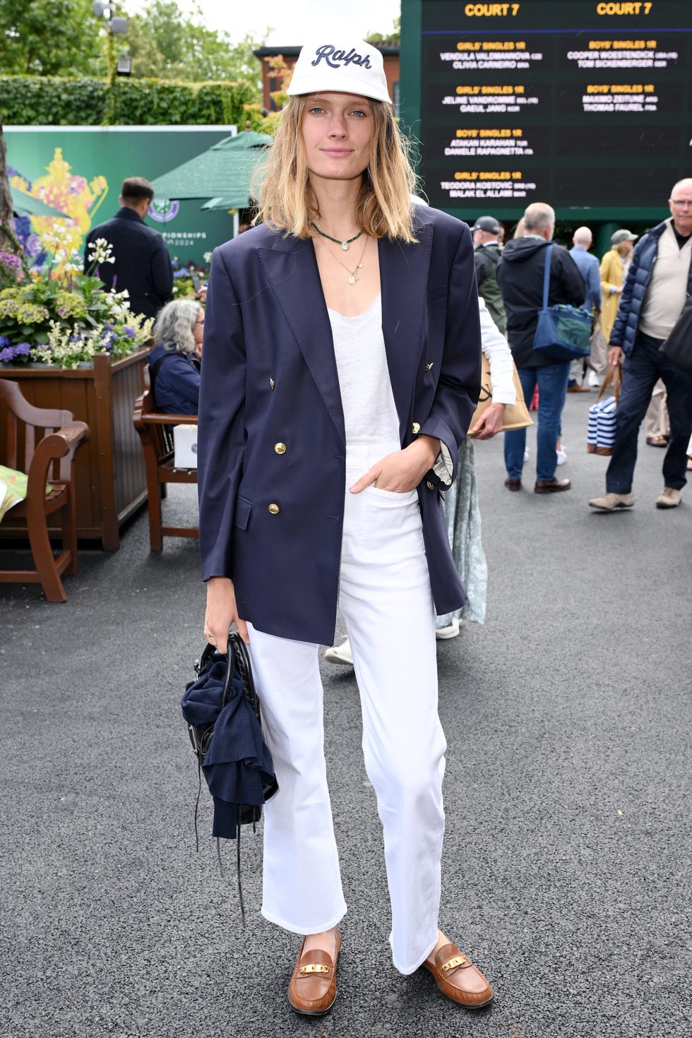 Navy Oversized Blazer with Flared Trousers Navy Oversized Blazer with Flared Trousers — Trendy Outfit Ideas