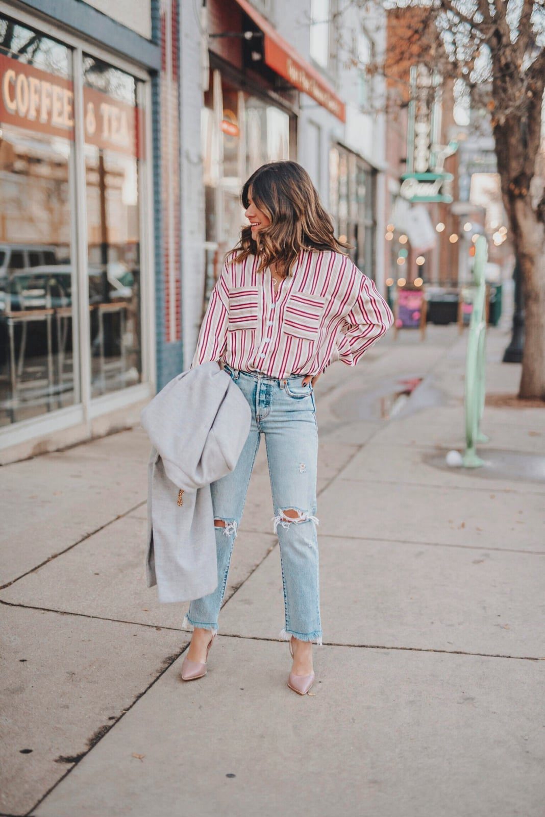 Striped Button-Down Shirt with Ripped Jeans Striped Button-Down Shirt with Ripped Jeans — Trendy Outfit Ideas
