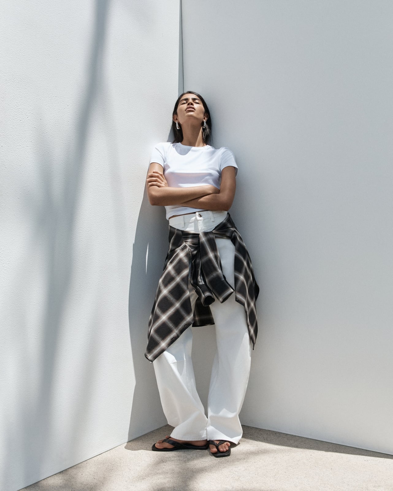 White T-Shirt with Plaid Shirt Tied at Waist White T-Shirt with Plaid Shirt Tied at Waist — Trendy Outfit Ideas