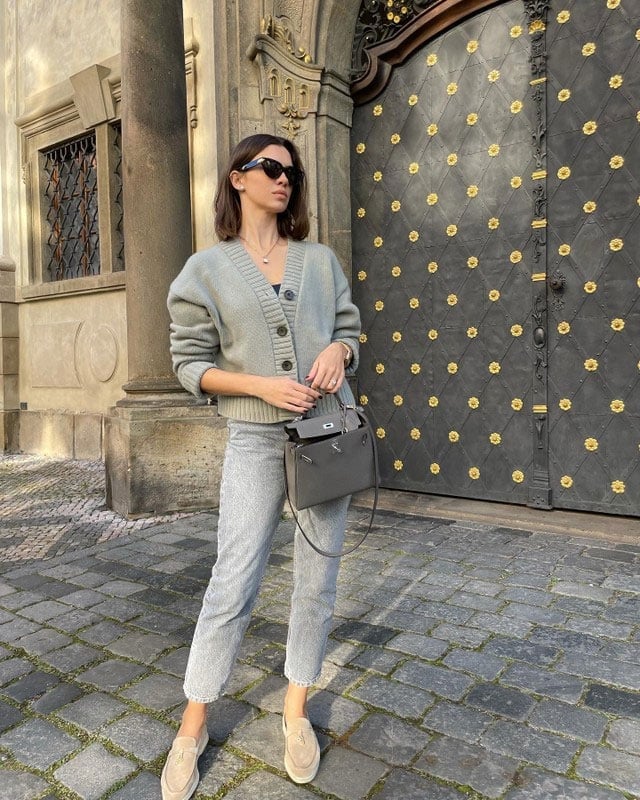 Light Blue Oversized Cardigan with Straight-Leg Jeans Light Blue Oversized Cardigan with Straight-Leg Jeans — Trendy Outfit Ideas