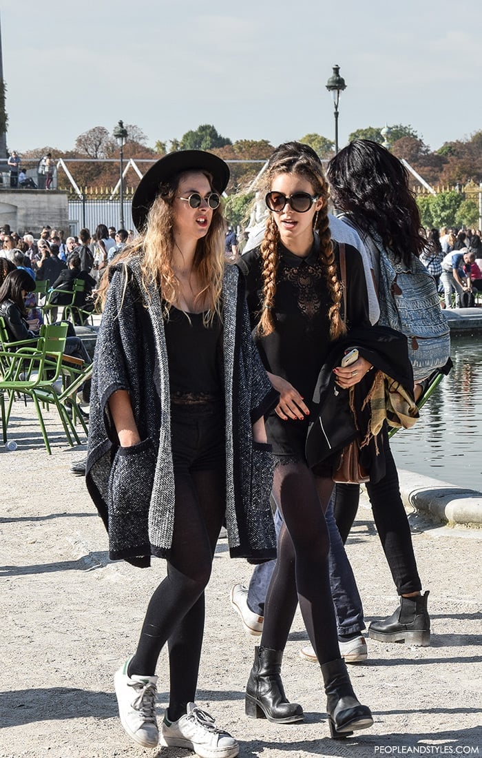 Grey Poncho Over Black Top and White Sneakers Grey Poncho Over Black Top and White Sneakers — Trendy Parisian Style