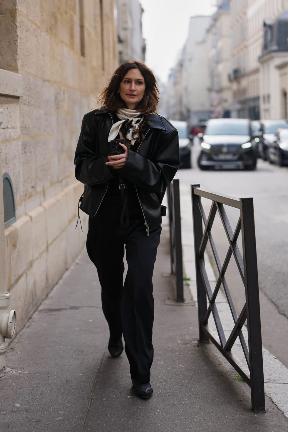 Oversized Leather Jacket and Black Jumpsuit for Edgy Style Oversized Leather Jacket and Black Jumpsuit for Edgy Style — Trendy Parisian Style