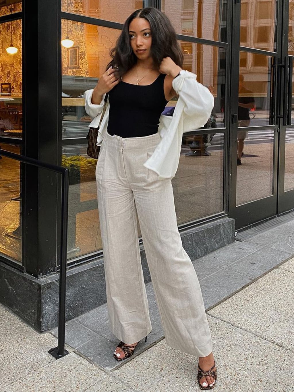 Linen Trousers Anchor a Casual Black and White Outfit, Close-Up Take — Trendy Photo Outfit