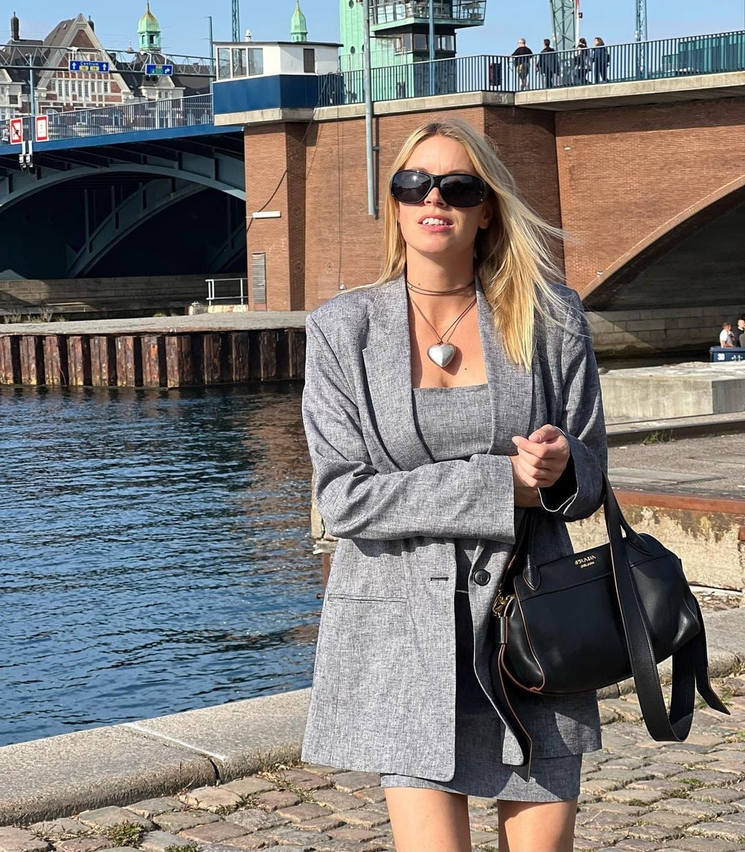 Monochromatic Grey Blazer Set for Chic Comfort, Close-Up Take — Trendy Photo Outfit