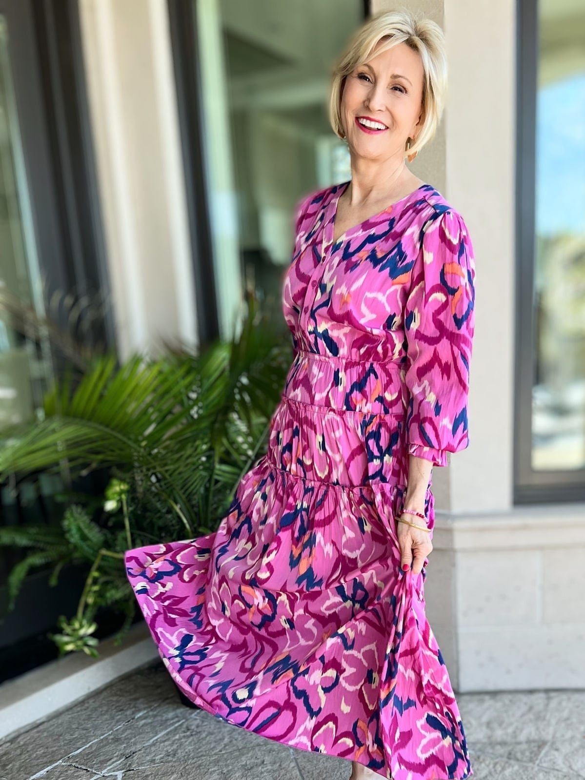 Pink Tiered Midi Dress with Faux Fur Coat Pink Tiered Midi Dress with Faux Fur Coat — Trendy Pink Dress Outfit