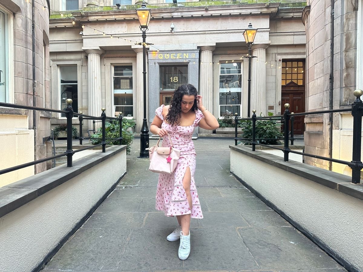 Pink Floral Print Midi Dress with Sneakers Pink Floral Print Midi Dress with Sneakers — Trendy Pink Dress Outfit