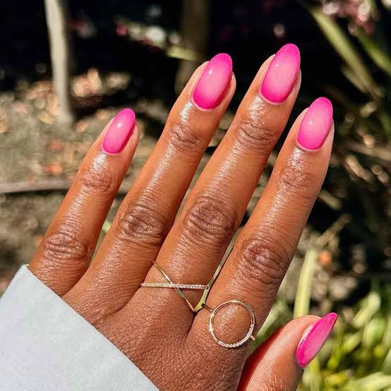 Soft Pink To Fuchsia Gradient Oval Nails — Trendy Pink Nails