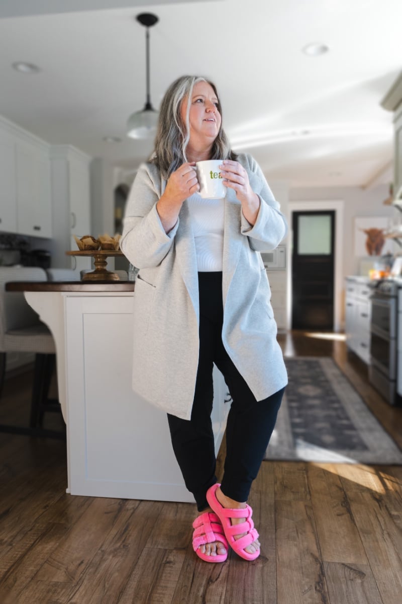 Grey Knit Cardigan with Bright Pink Sandals — Trendy Plus Size Outfits