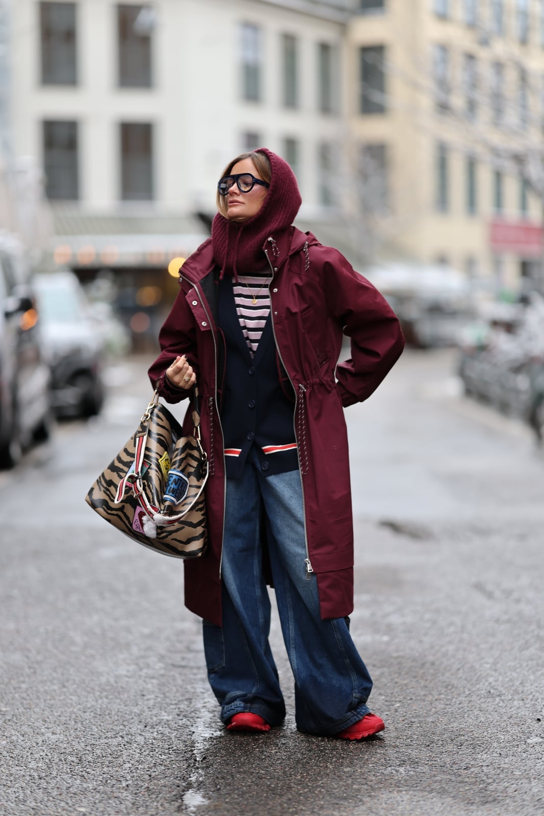Maroon Parka With Wide Leg Jeans — Trendy Rain Jacket Outfits