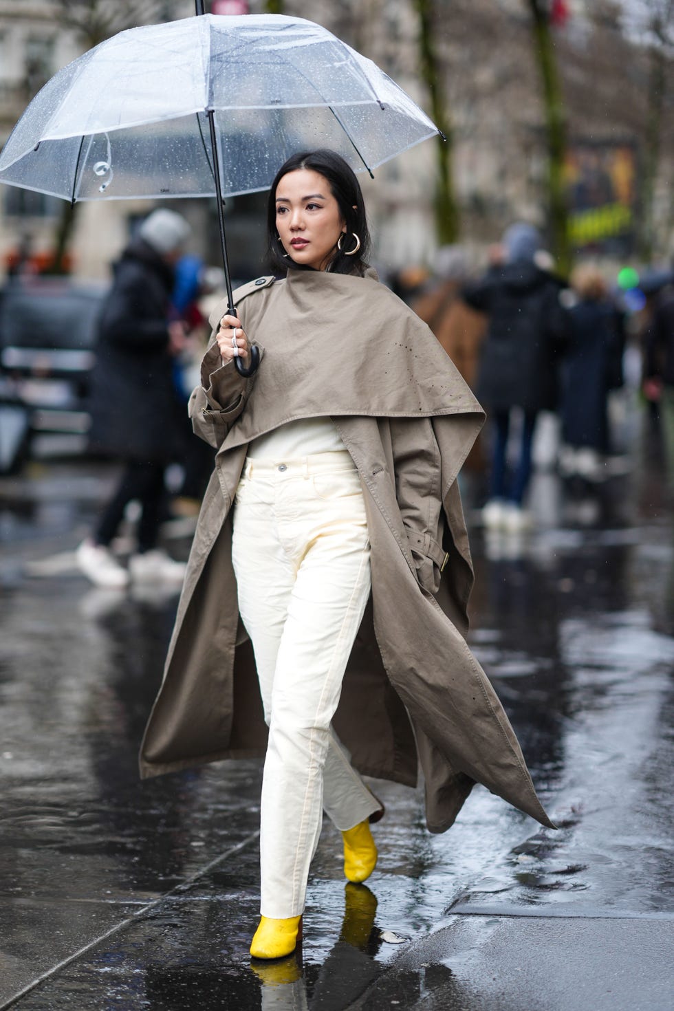 Taupe Oversized Trench Coat With Yellow Boots — Trendy Rain Jacket Outfits