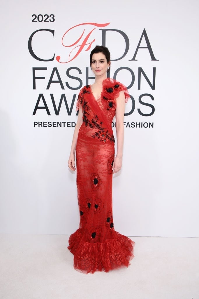 Red Lace Gown Black Floral Appliqués Red Lace Gown Black Floral Appliqués — Trendy Red Carpet Outfits