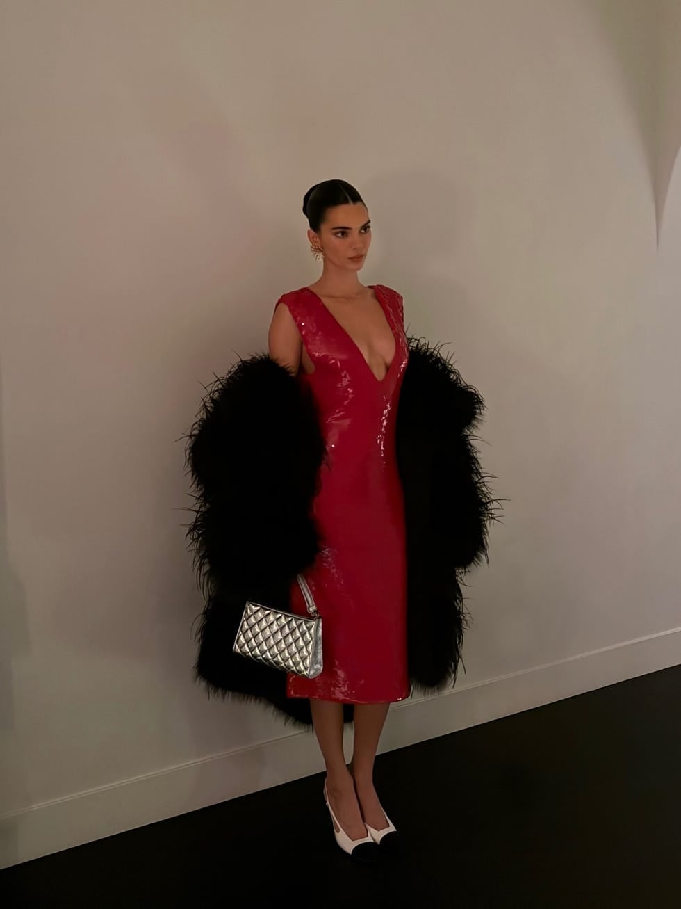 Hot Pink Red Sequin Sheath Dress with Feather Trim Coat Hot Pink Red Sequin Sheath Dress with Feather Trim Coat — Trendy Red Dresses Outfits