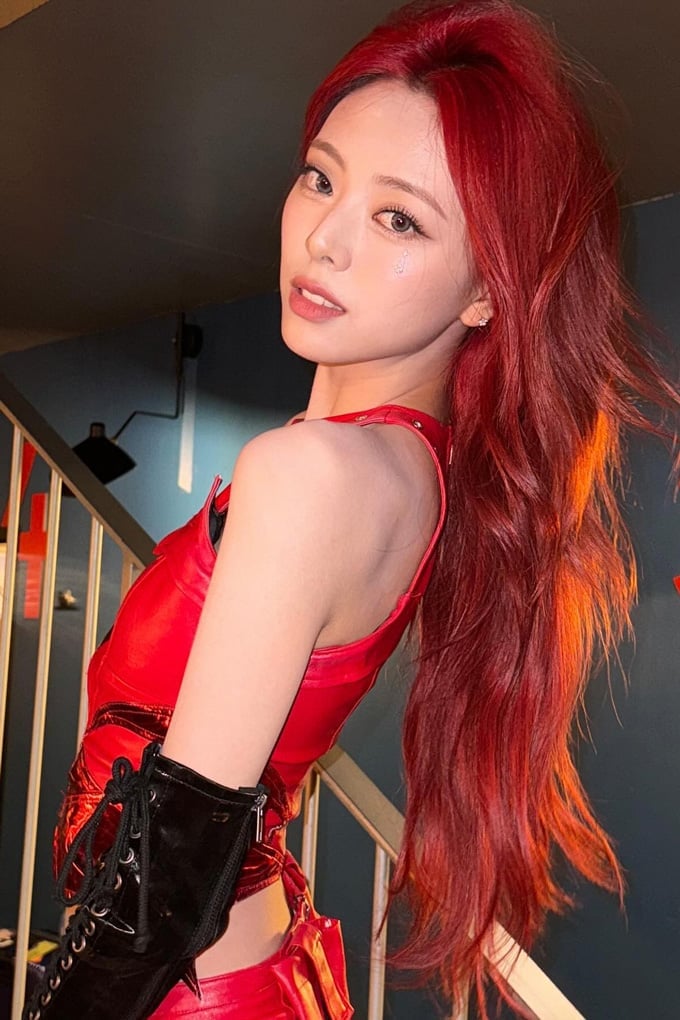 Long Vibrant Red Ponytail With Loose Strands — Trendy Red Hairstyles