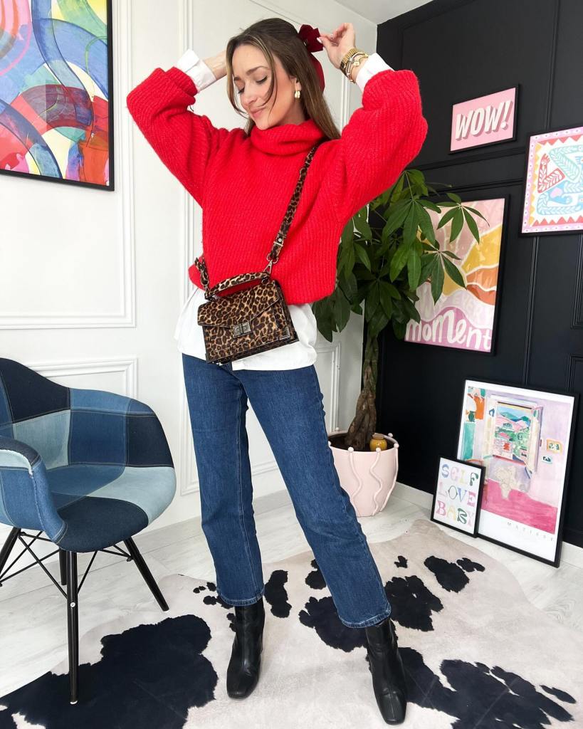 Red Turtleneck Sweater With Jeans and Leopard Bag — Trendy Red Sweater Outfit
