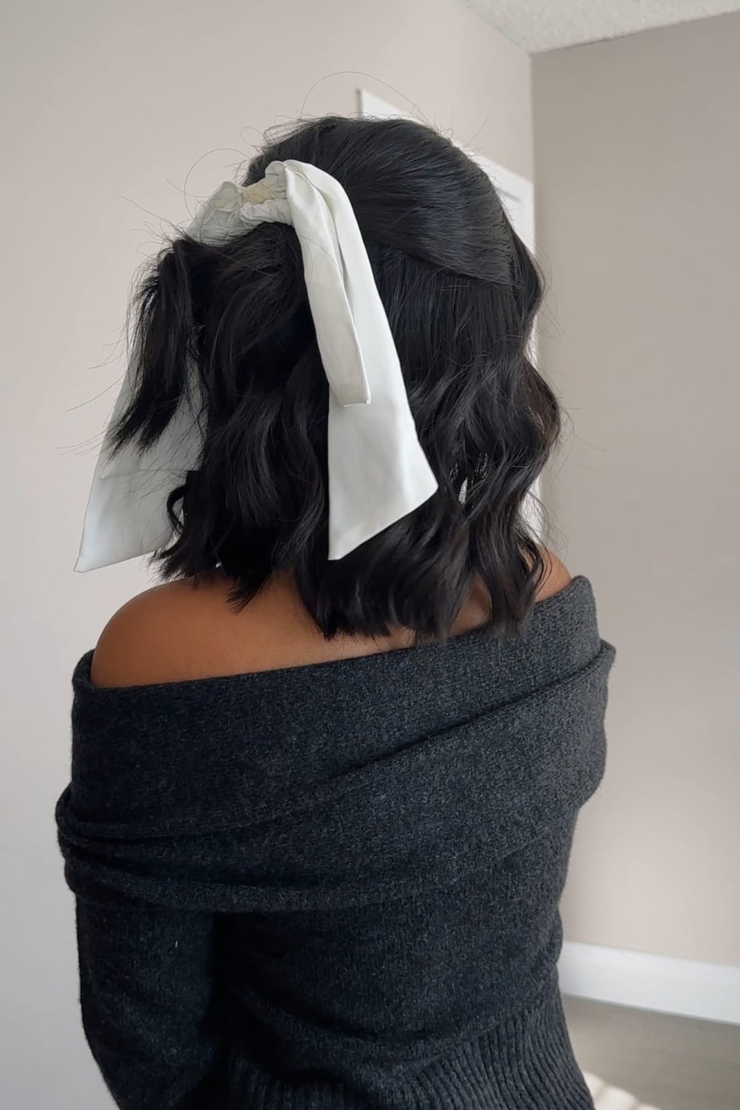 Collarbone Half-Up With White Organza Bow — Trendy Ribbon Hair