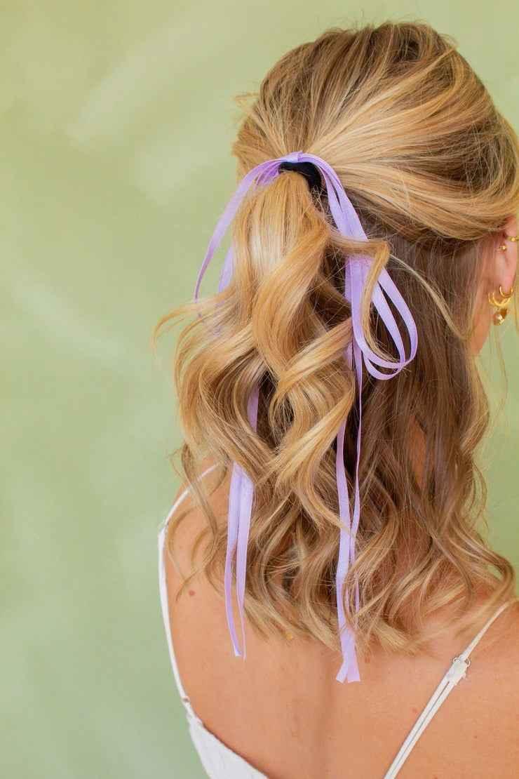 Collarbone Blonde Half-Up Ponytail With Ribbons — Trendy Ribbon Hair