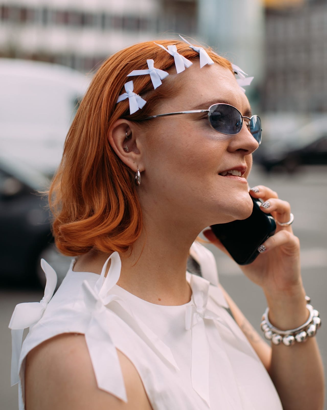 Collarbone Orange Bob With White Bow Headband — Trendy Ribbon Hair