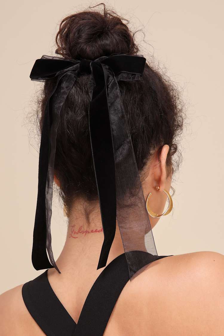 High Black Bun With Velvet Ribbon Bow — Trendy Ribbon Hair