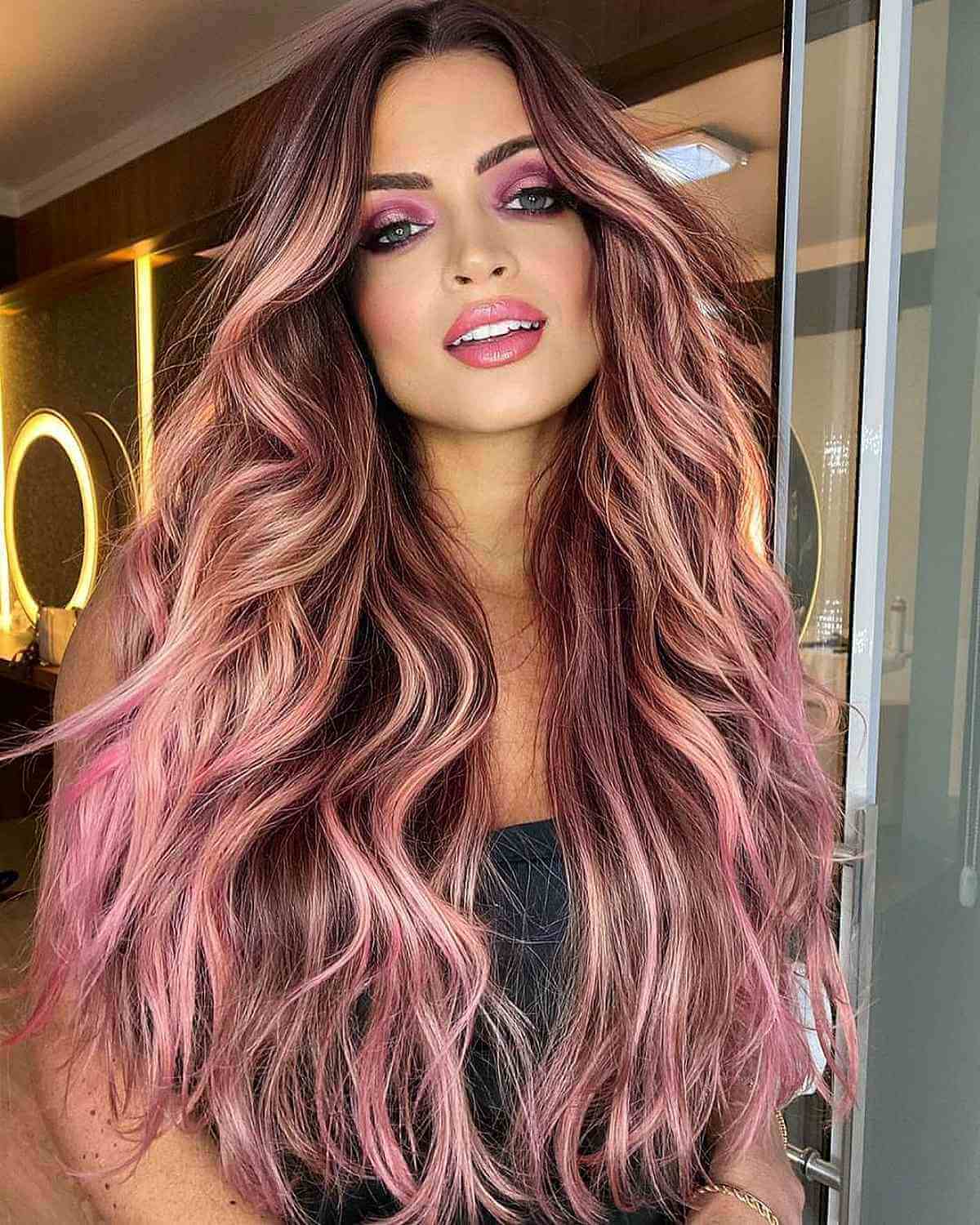 Mid-Back Layers With Rose Gold Hue Mid-Back Layers With Rose Gold Hue — Trendy Rose Gold Hair