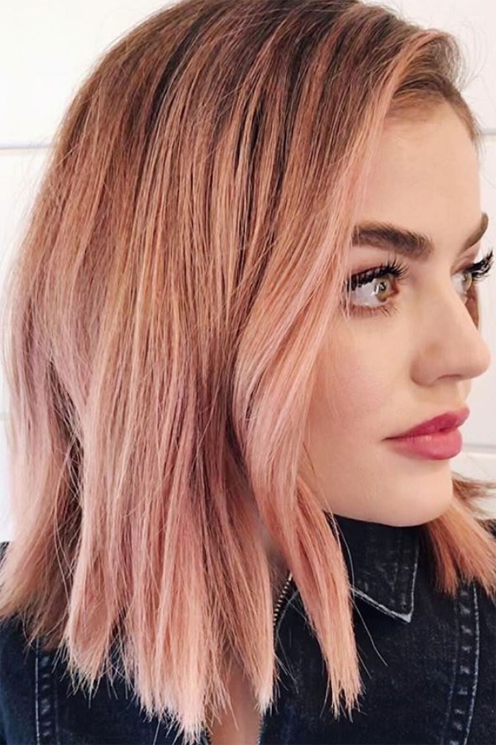 Collarbone Rose Gold Lob With Pink Highlights Collarbone Rose Gold Lob With Pink Highlights — Trendy Rose Gold Hair