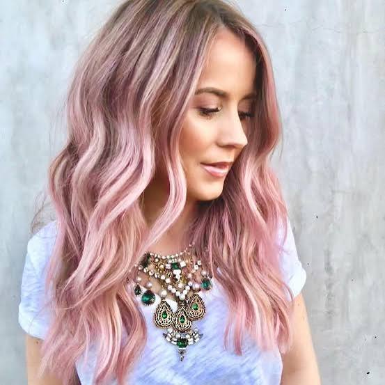 Mid-Back Wavy Rose Gold With Layers, Side Mid-Back Wavy Rose Gold With Layers, Side — Trendy Rose Gold Hair