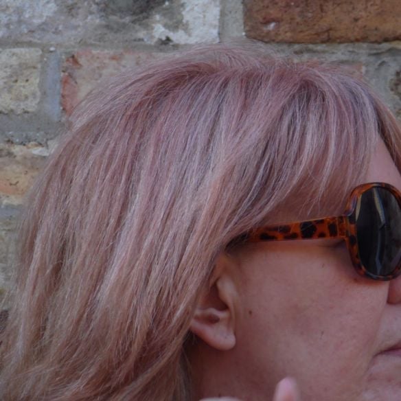 Chin Length Angled Bob With Rose Gold, Side Chin Length Angled Bob With Rose Gold, Side — Trendy Rose Gold Hair