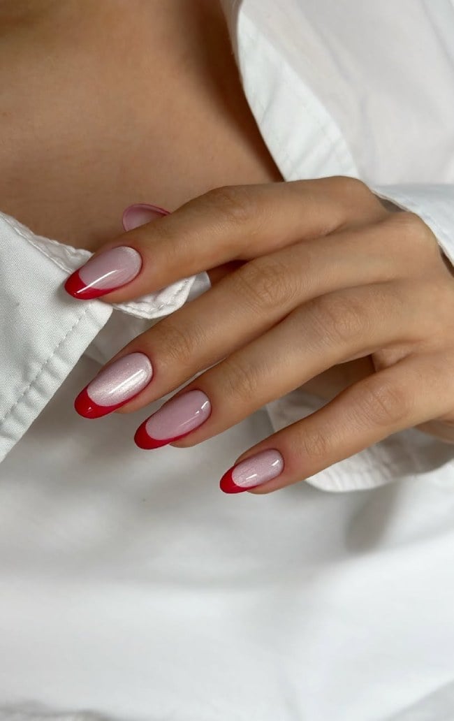 Pale Pink Pearlescent Glossy Short Round Nails With Medium Almond Pale Pink Pearlescent Glossy Short Round Nails With Medium Almond — Trendy Round Nails