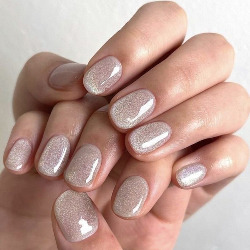 Light Beige Shimmer Short Round Nails Light Beige Shimmer Short Round Nails — Trendy Round Nails