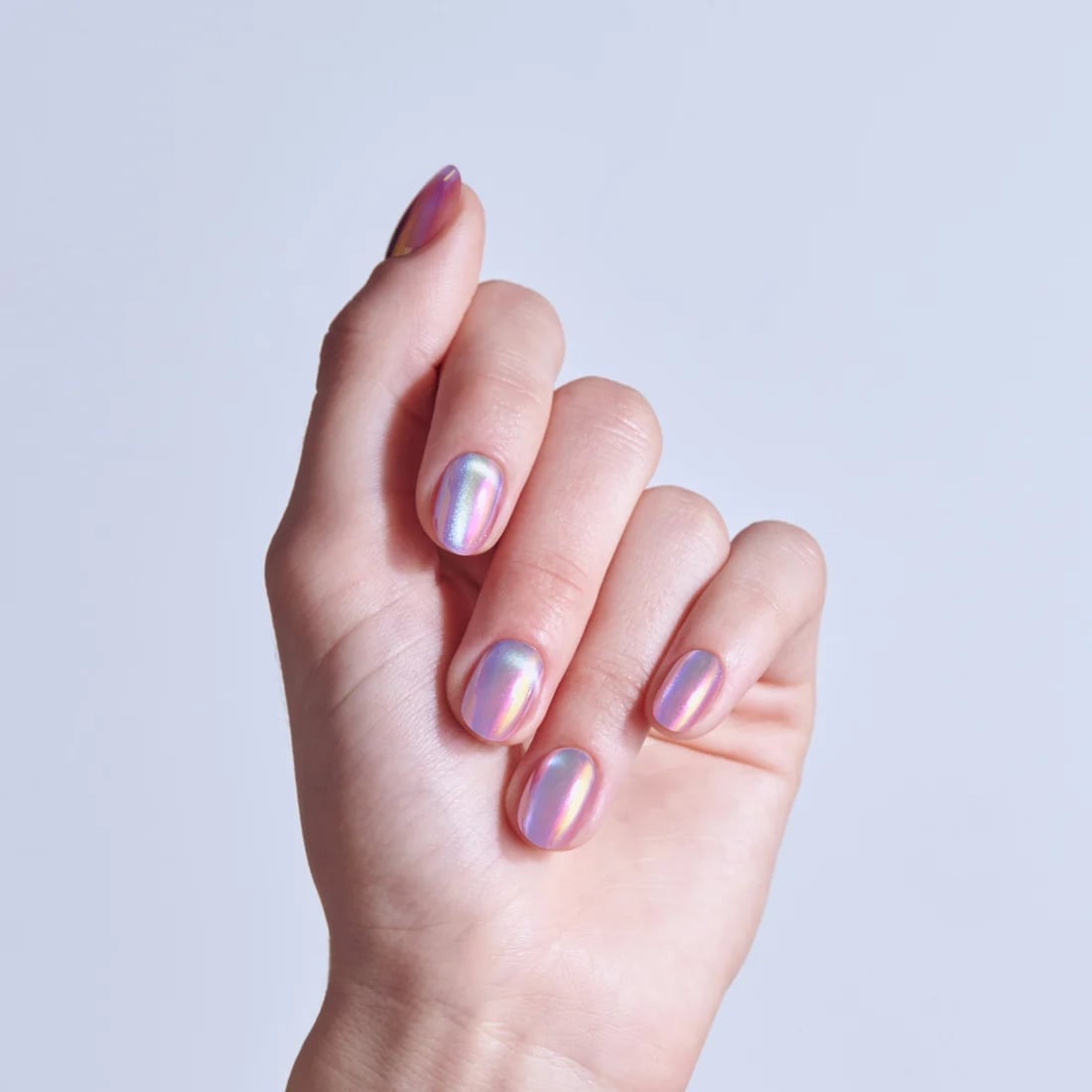 Iridescent Chrome Short Round Nails Iridescent Chrome Short Round Nails — Trendy Round Nails