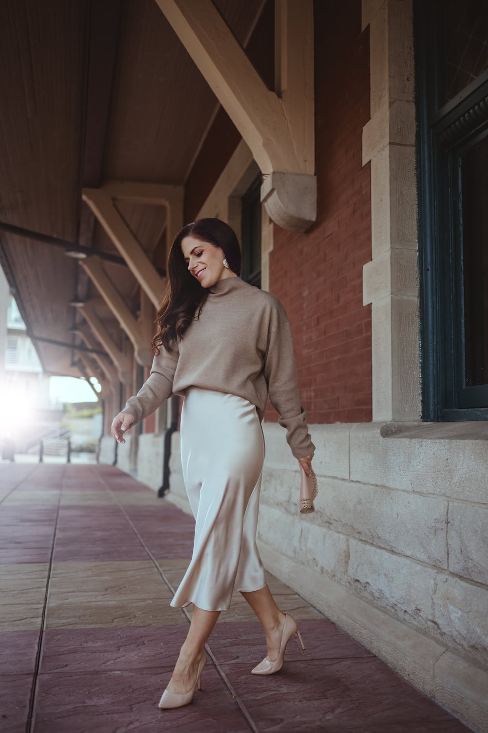 Cream Satin Midi Skirt With Oversized Turtleneck Cream Satin Midi Skirt With Oversized Turtleneck — Trendy Satin Skirt Outfits