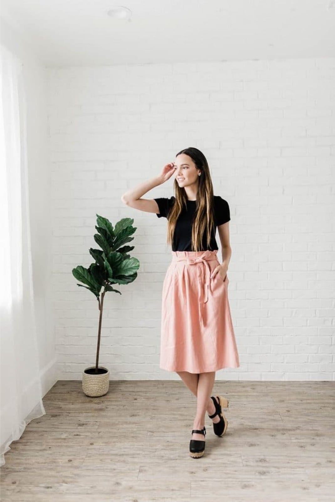 Pink Paperbag Waist Skirt with Black T-Shirt Pink Paperbag Waist Skirt with Black T-Shirt — Trendy School Outfits