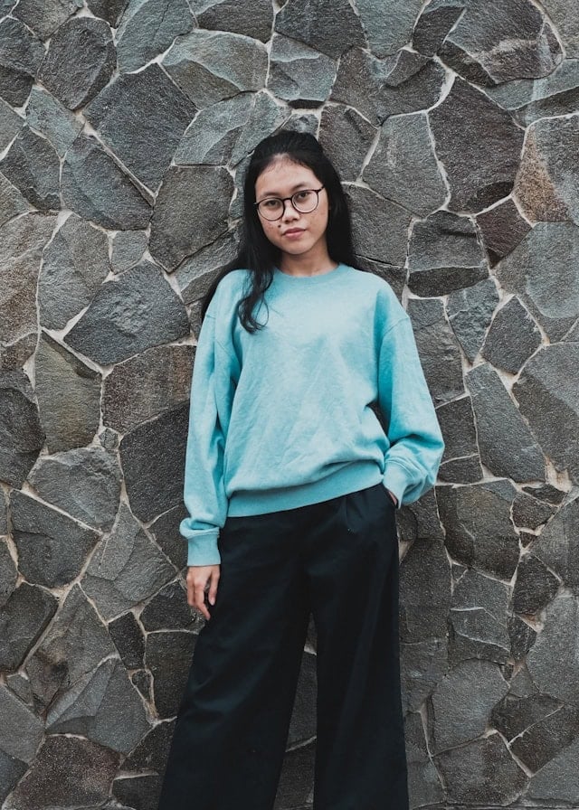Light Blue Sweatshirt with Wide-Leg Trousers Light Blue Sweatshirt with Wide-Leg Trousers — Trendy School Outfits