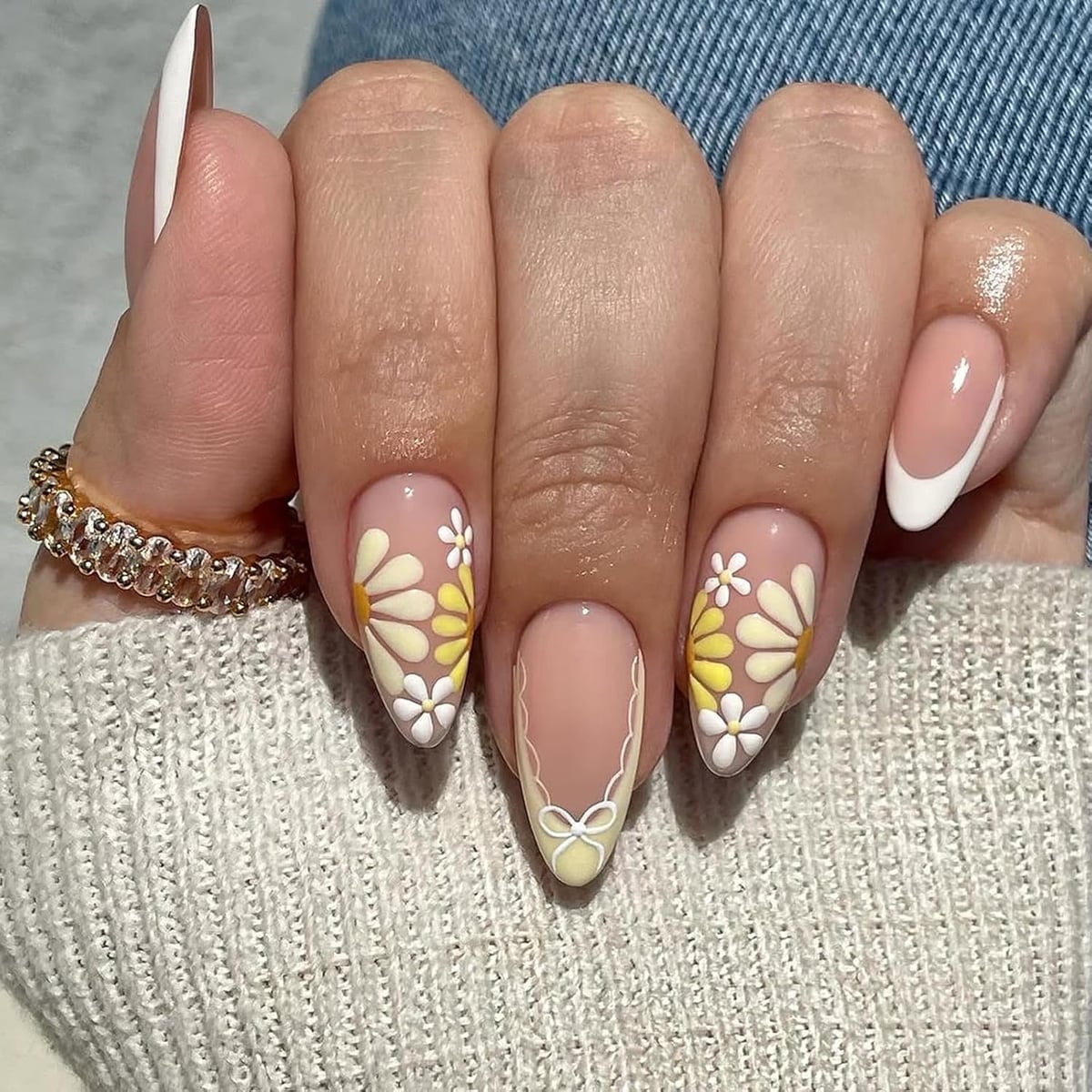 Nude Daisy French Tip Short Almond Nails — Trendy Short Almond Nails
