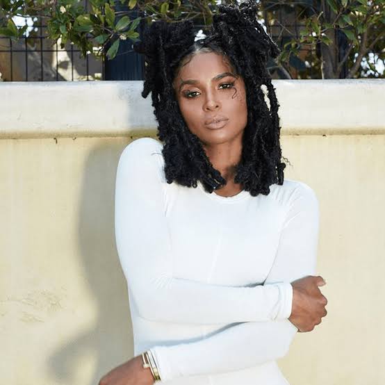 Wavy Shoulder Length Lob With Curtain Bangs — Trendy Short Locs