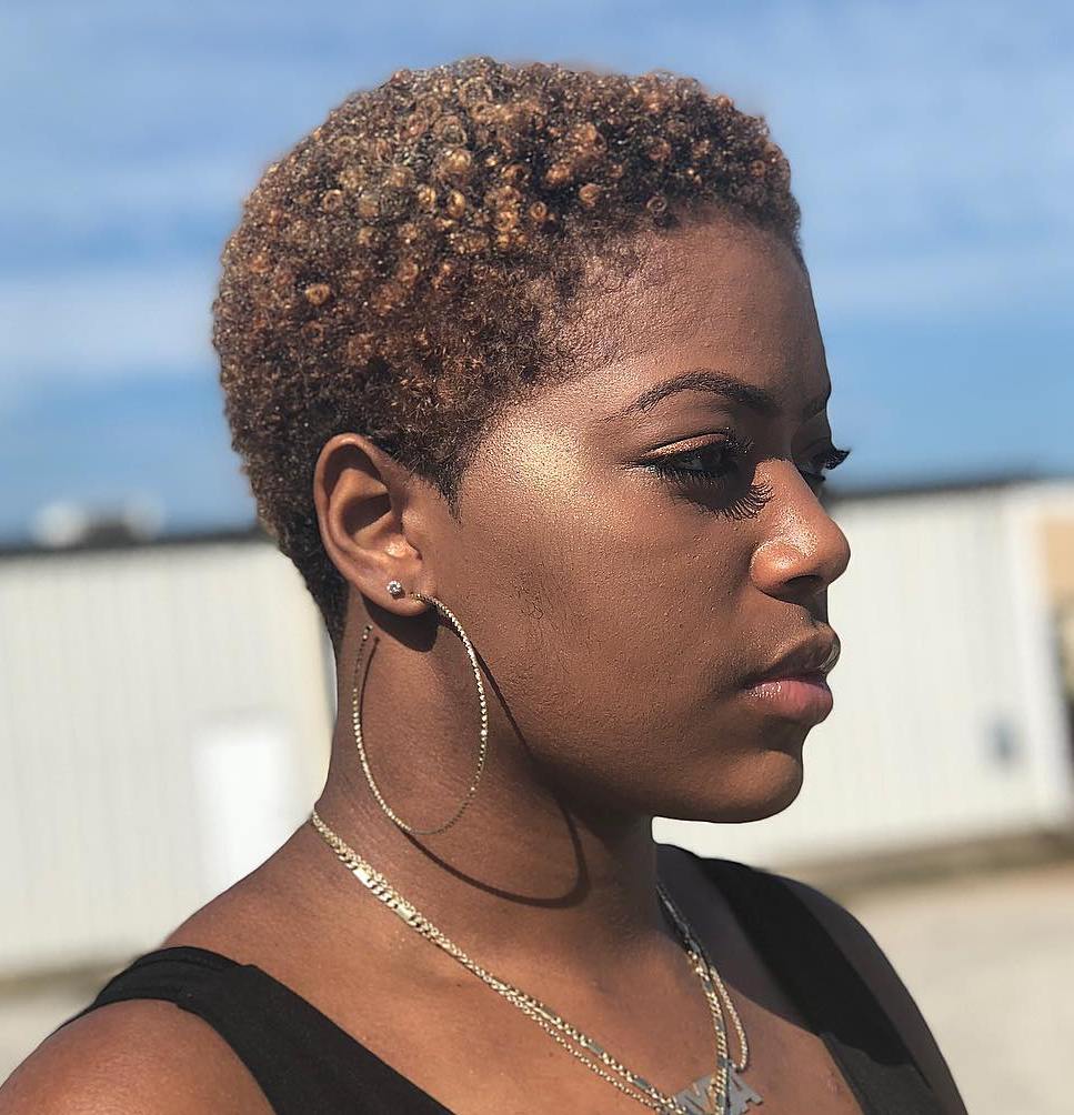 Blonde Pixie With Darker Roots And Curly Bangs Blonde Pixie With Darker Roots And Curly Bangs — Trendy Short Natural Hairstyles