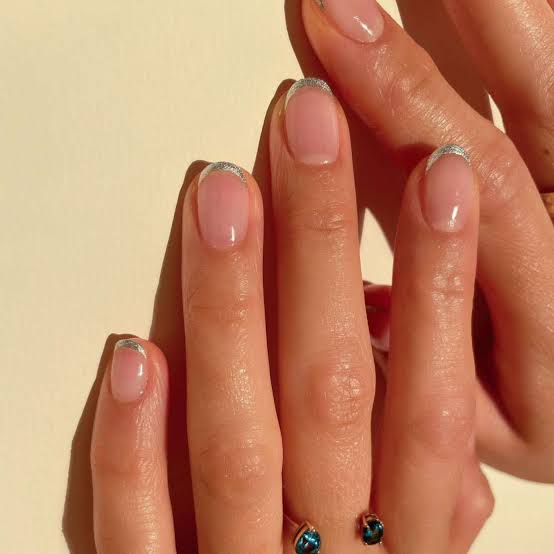 Nude Silver Line Accent Short Oval Nails — Trendy Short Oval Nails