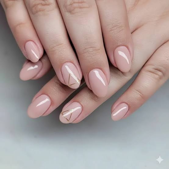 Pale Pink Geometric Gold Line Nails — Trendy Short Oval Nails